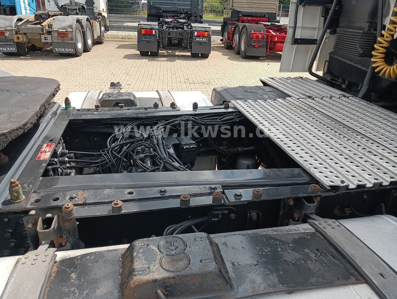 Cabeza tractora MAN TGX 18:440 FLT XLX 2xTank Klima Spoiler Kühlbox MAN TGX 18:440 FLT XLX 2xTank Klima Spoiler Kühlbox: foto 24 Cabeza tractora MAN TGX 18:440 FLT XLX 2xTank Klima Spoiler Kühlbox MAN TGX 18:440 FLT XLX 2xTank Klima Spoiler Kühlbox: foto 24