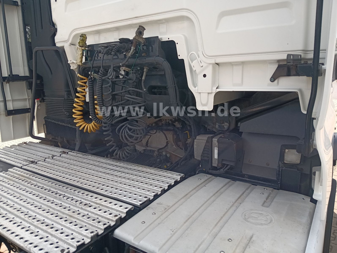 Cabeza tractora MAN TGX 18:440 FLT XLX 2xTank Klima Spoiler Kühlbox MAN TGX 18:440 FLT XLX 2xTank Klima Spoiler Kühlbox: foto 21 Cabeza tractora MAN TGX 18:440 FLT XLX 2xTank Klima Spoiler Kühlbox MAN TGX 18:440 FLT XLX 2xTank Klima Spoiler Kühlbox: foto 21