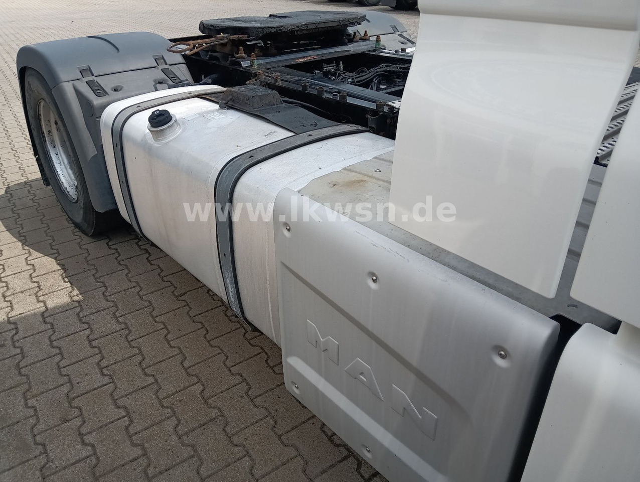 Cabeza tractora MAN TGX 18:440 FLT XLX 2xTank Klima Spoiler Kühlbox MAN TGX 18:440 FLT XLX 2xTank Klima Spoiler Kühlbox: foto 20 Cabeza tractora MAN TGX 18:440 FLT XLX 2xTank Klima Spoiler Kühlbox MAN TGX 18:440 FLT XLX 2xTank Klima Spoiler Kühlbox: foto 20