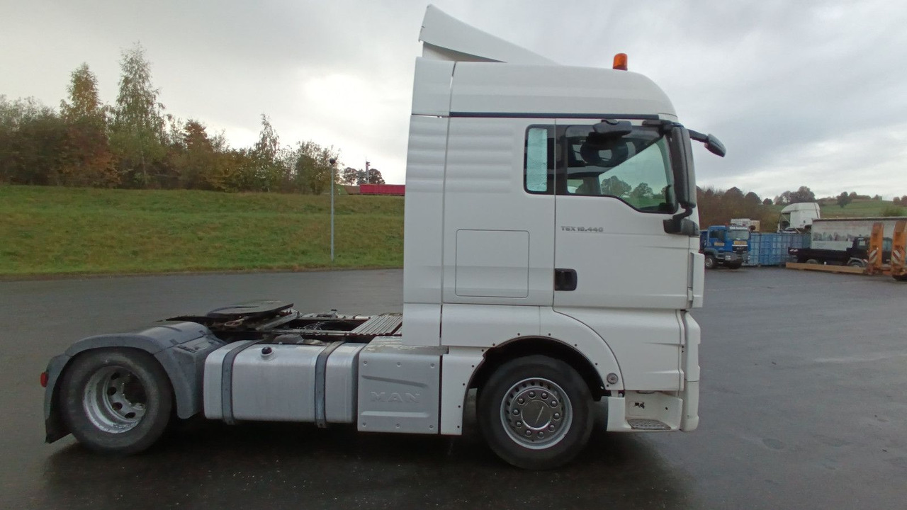 Cabeza tractora MAN TGX 18:440 FLT XLX 2xTank Klima Spoiler Kühlbox MAN TGX 18:440 FLT XLX 2xTank Klima Spoiler Kühlbox: foto 36 Cabeza tractora MAN TGX 18:440 FLT XLX 2xTank Klima Spoiler Kühlbox MAN TGX 18:440 FLT XLX 2xTank Klima Spoiler Kühlbox: foto 36