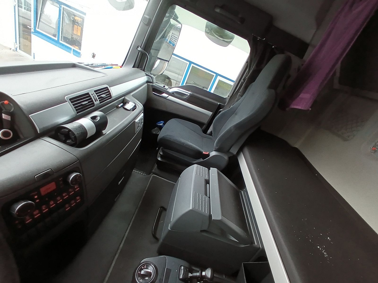 Cabeza tractora MAN TGX 18:440 FLT XLX 2xTank Klima Spoiler Kühlbox MAN TGX 18:440 FLT XLX 2xTank Klima Spoiler Kühlbox: foto 33 Cabeza tractora MAN TGX 18:440 FLT XLX 2xTank Klima Spoiler Kühlbox MAN TGX 18:440 FLT XLX 2xTank Klima Spoiler Kühlbox: foto 33