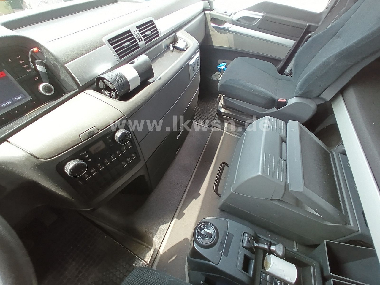 Cabeza tractora MAN TGX 18:440 FLT XLX 2xTank Klima Spoiler Kühlbox MAN TGX 18:440 FLT XLX 2xTank Klima Spoiler Kühlbox: foto 17 Cabeza tractora MAN TGX 18:440 FLT XLX 2xTank Klima Spoiler Kühlbox MAN TGX 18:440 FLT XLX 2xTank Klima Spoiler Kühlbox: foto 17