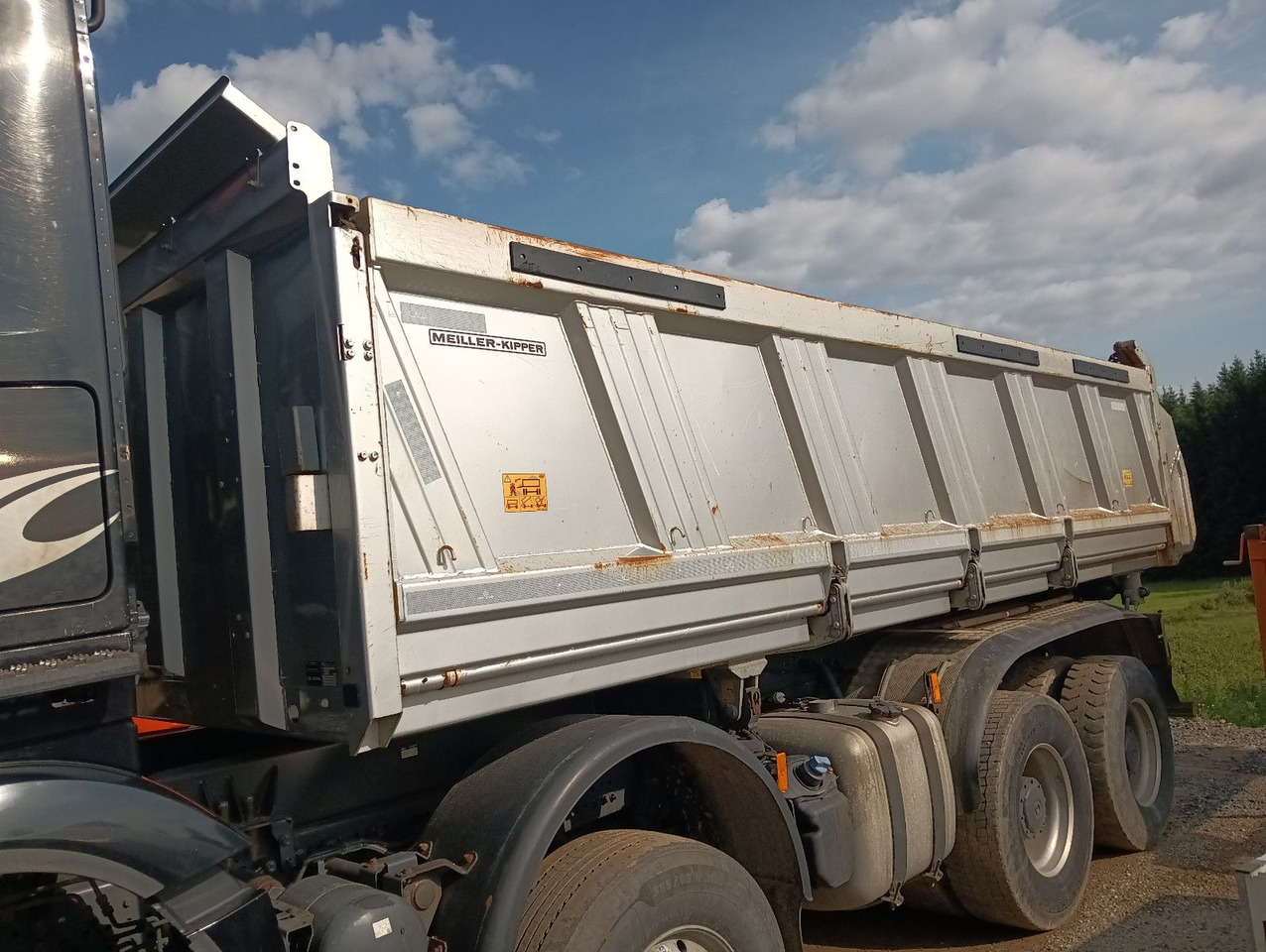 Mercedes-Benz AROCS 3246 8x4 MEILLER 3-Seiten Bordmatic SCHALT - Camión volquete: foto 4 Mercedes-Benz AROCS 3246 8x4 MEILLER 3-Seiten Bordmatic SCHALT - Camión volquete: foto 4