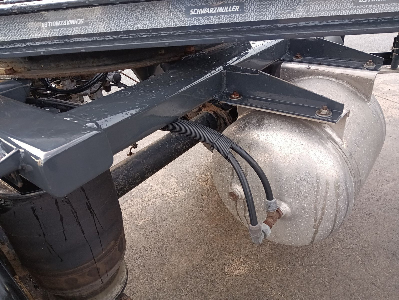 Leasing de Schwarzmüller 2-A BDF 1,22/1,32 ALCOA Alufelgen ADR 120tkm TÜV Schwarzmüller 2-A BDF 1,22/1,32 ALCOA Alufelgen ADR 120tkm TÜV Schwarzmüller 2-A BDF 1,22/1,32 ALCOA Alufelgen ADR 120tkm TÜV Schwarzmüller 2-A BDF 1,22/1,32 ALCOA Alufelgen ADR 120tkm TÜV: foto 8