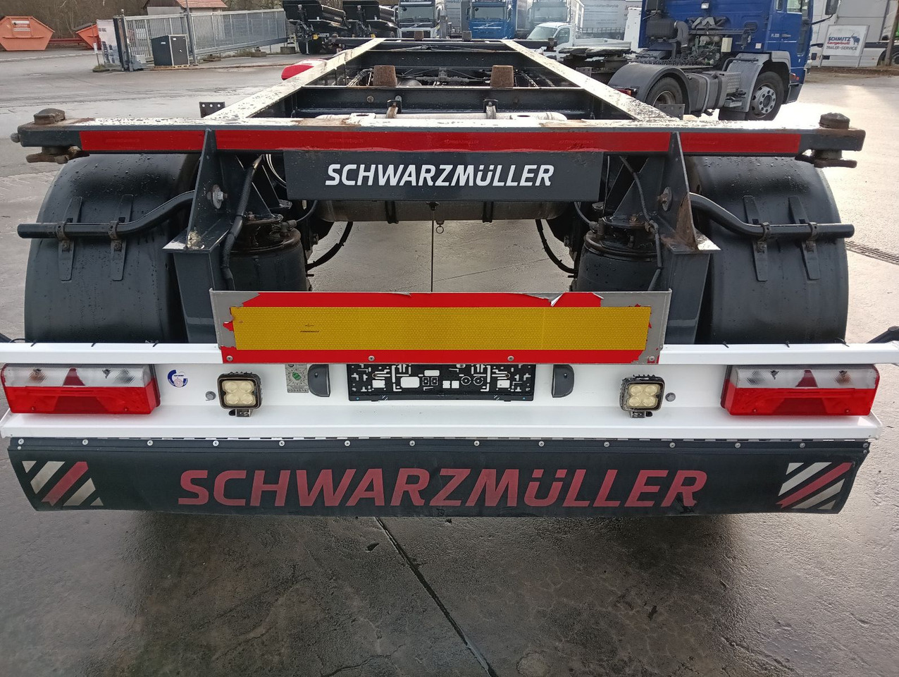 Schwarzmüller 2-A BDF 1,22/1,32 ALCOA Alufelgen ADR 120tkm TÜV Schwarzmüller 2-A BDF 1,22/1,32 ALCOA Alufelgen ADR 120tkm TÜV - Remolque portacontenedore/ Intercambiable: foto 1 Schwarzmüller 2-A BDF 1,22/1,32 ALCOA Alufelgen ADR 120tkm TÜV Schwarzmüller 2-A BDF 1,22/1,32 ALCOA Alufelgen ADR 120tkm TÜV - Remolque portacontenedore/ Intercambiable: foto 1