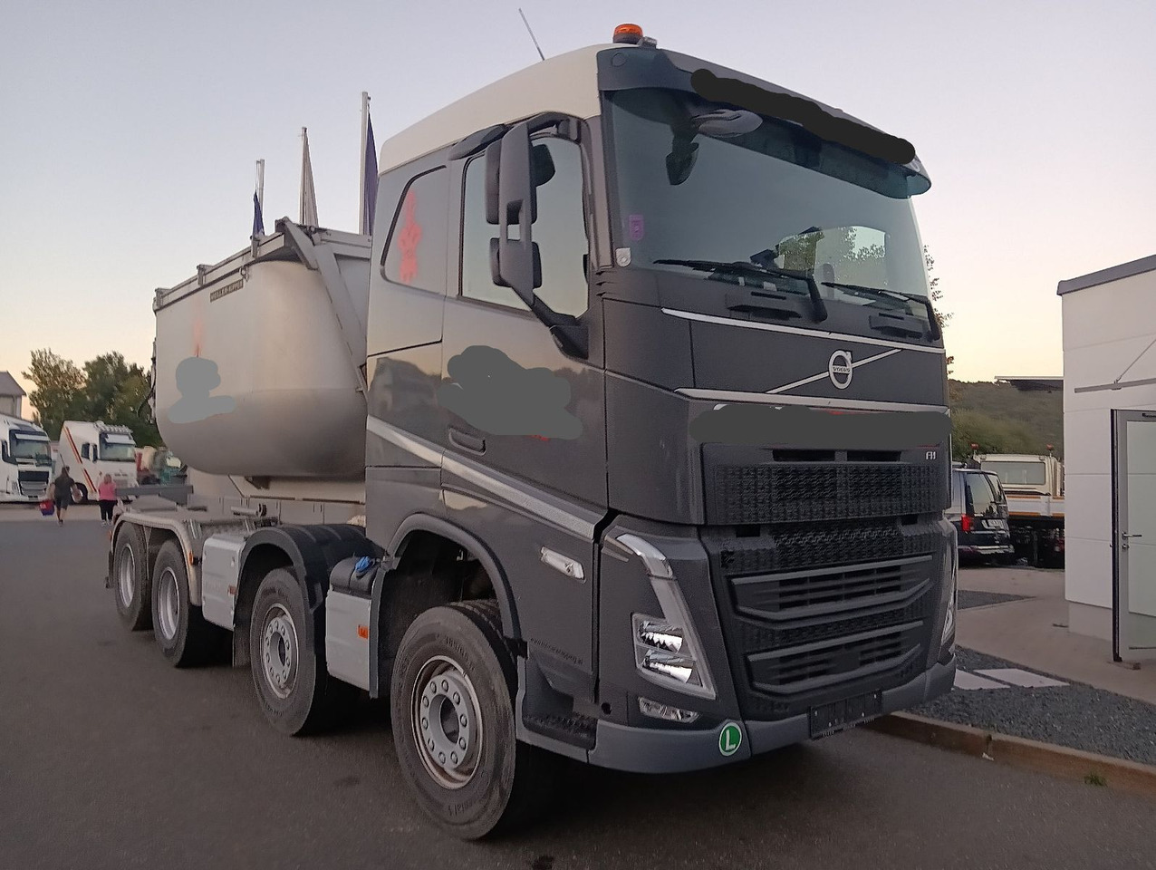 Volvo FH500 8x4R RETARDER LIFT MEILLER-Asphalt FunkAHK - Camión volquete: foto 2 Volvo FH500 8x4R RETARDER LIFT MEILLER-Asphalt FunkAHK - Camión volquete: foto 2