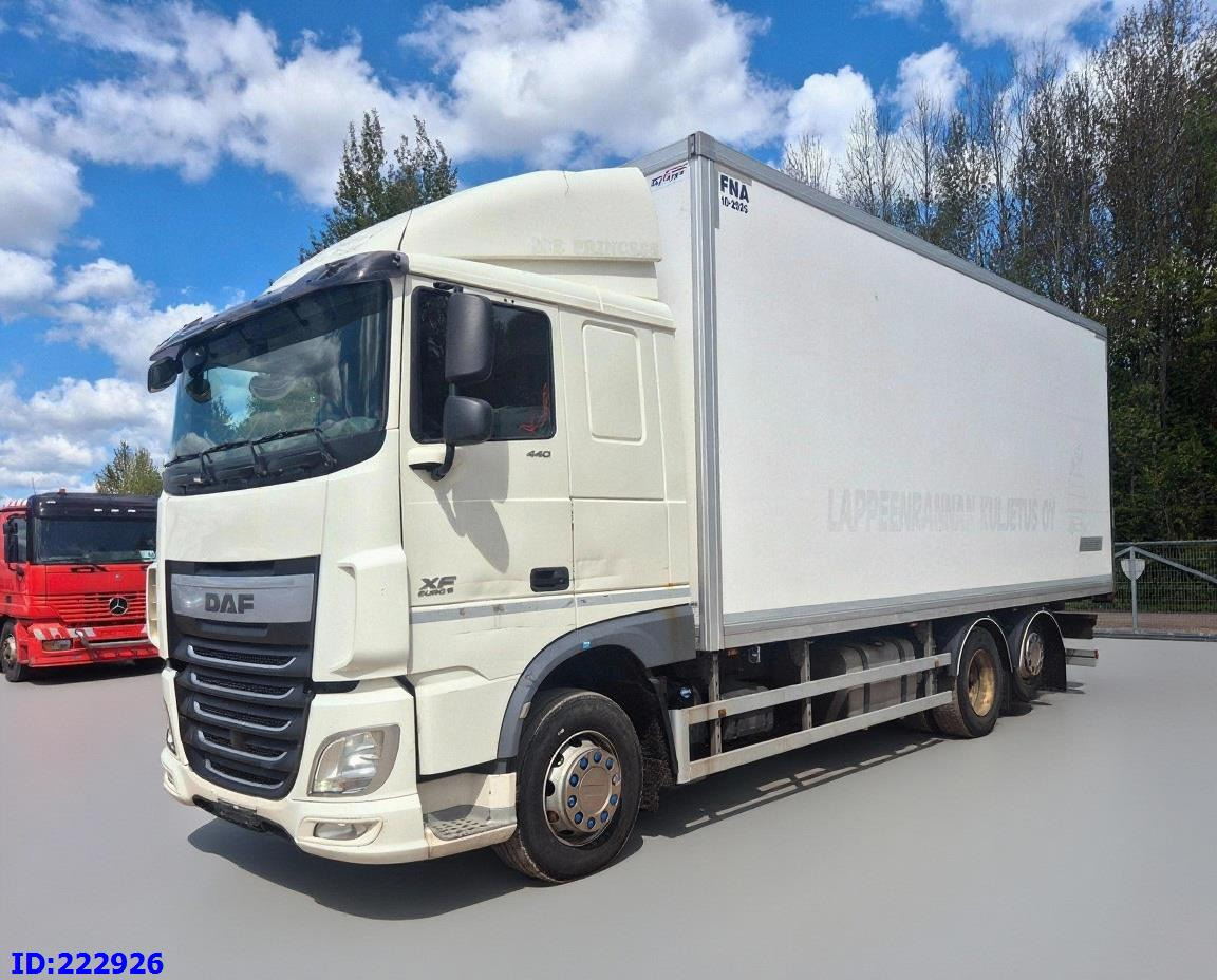 DAF XF 106 440 FAR 6x2 Euro6 - Camión isotérmico: foto 1 DAF XF 106 440 FAR 6x2 Euro6 - Camión isotérmico: foto 1