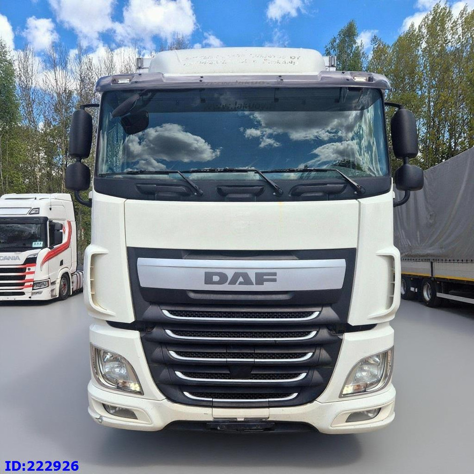DAF XF 106 440 FAR 6x2 Euro6 - Camión isotérmico: foto 2 DAF XF 106 440 FAR 6x2 Euro6 - Camión isotérmico: foto 2