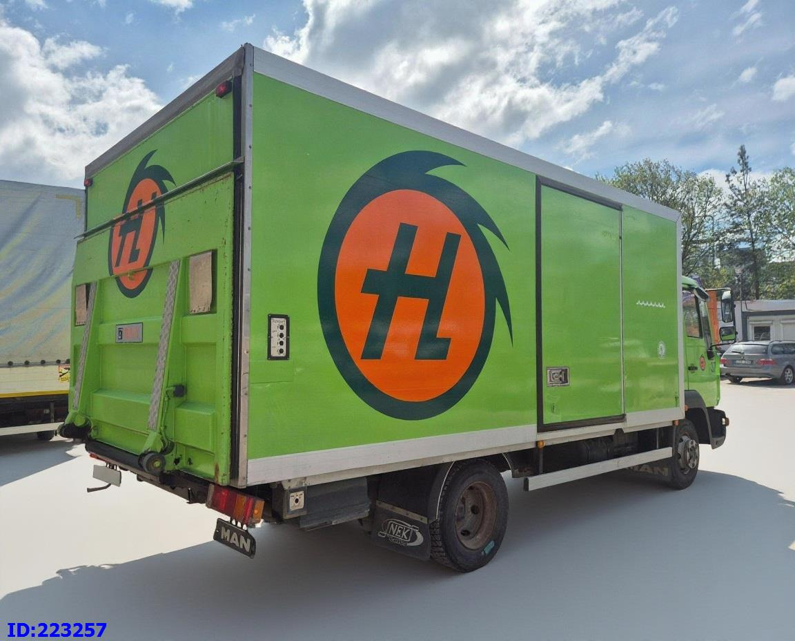 MAN LE 8.150 Manual 139tkm ONLY - Camión caja cerrada: foto 5 MAN LE 8.150 Manual 139tkm ONLY - Camión caja cerrada: foto 5