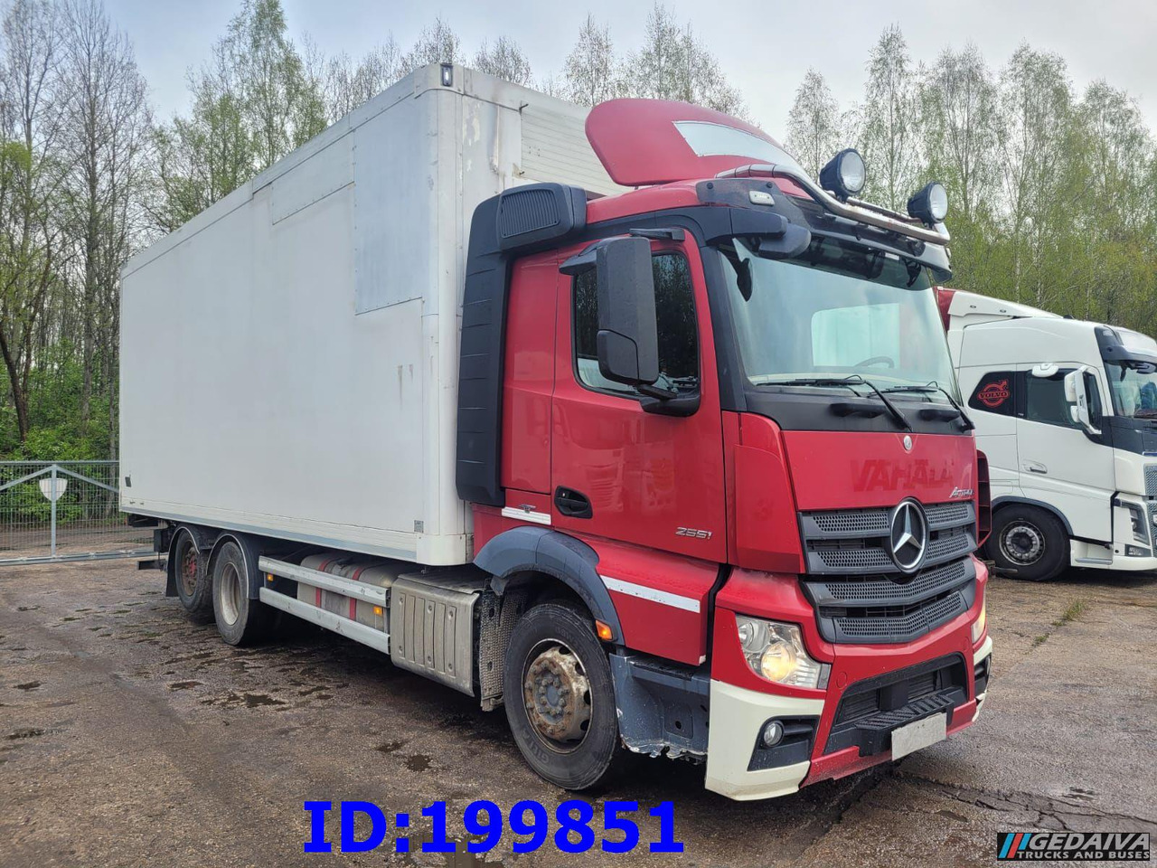 MERCEDES-BENZ Actros 2551 6x2 Euro5 - Camión caja cerrada: foto 4 MERCEDES-BENZ Actros 2551 6x2 Euro5 - Camión caja cerrada: foto 4