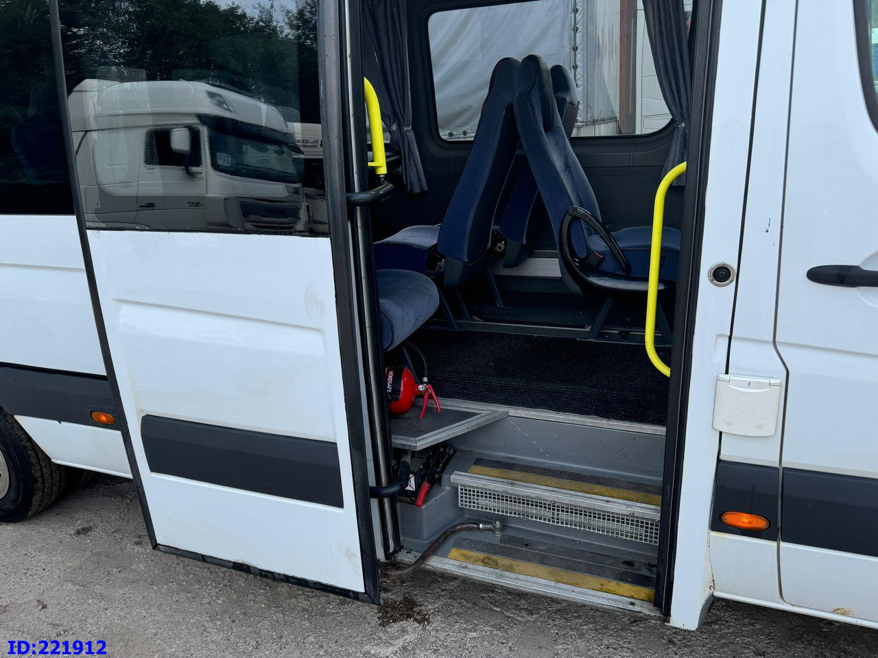 MERCEDES-BENZ Sprinter 518 VIP 17-Place - Minibús, Furgoneta de pasajeros: foto 5 MERCEDES-BENZ Sprinter 518 VIP 17-Place - Minibús, Furgoneta de pasajeros: foto 5