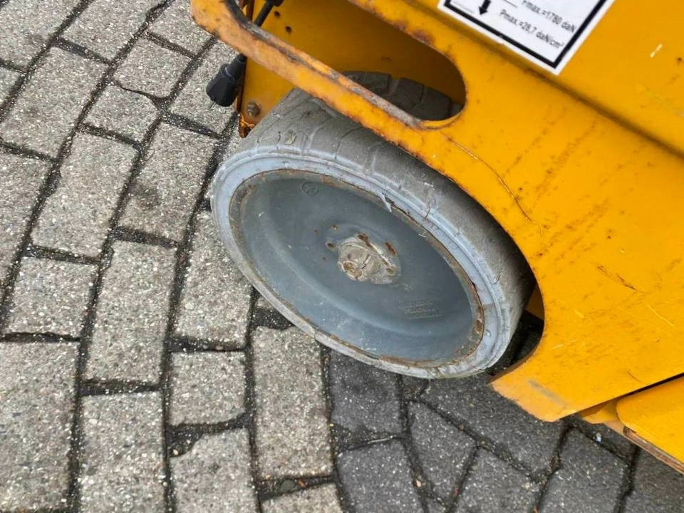 Haulotte Compact 14 - Plataforma de tijeras: foto 5 Haulotte Compact 14 - Plataforma de tijeras: foto 5