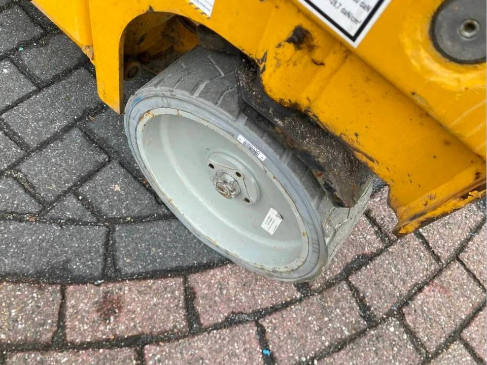 Haulotte Compact 14 - Plataforma de tijeras: foto 4 Haulotte Compact 14 - Plataforma de tijeras: foto 4