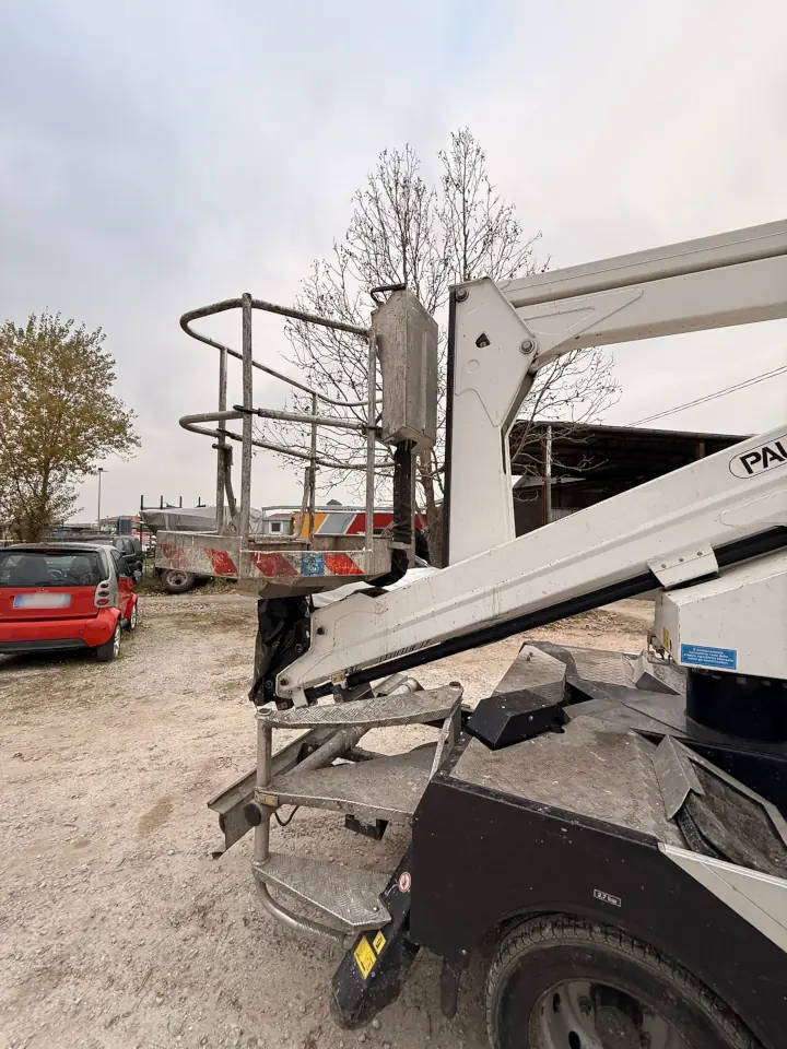 PALFINGER P 240 A - Camión con plataforma elevadora: foto 2 PALFINGER P 240 A - Camión con plataforma elevadora: foto 2