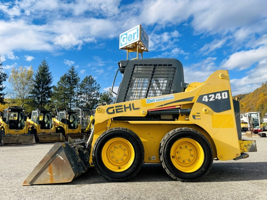 Gehl SL4240 (4090) - Minicargadora: foto 1 Gehl SL4240 (4090) - Minicargadora: foto 1