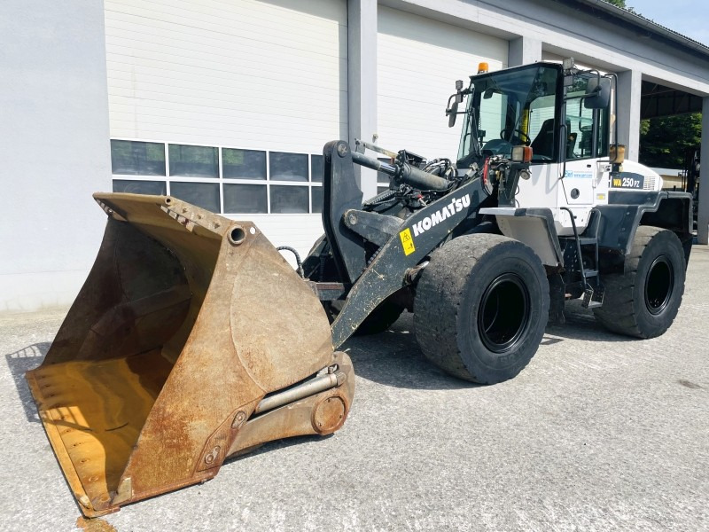 Komatsu WA250PZ-6 (3824) - Cargadora de ruedas: foto 3 Komatsu WA250PZ-6 (3824) - Cargadora de ruedas: foto 3