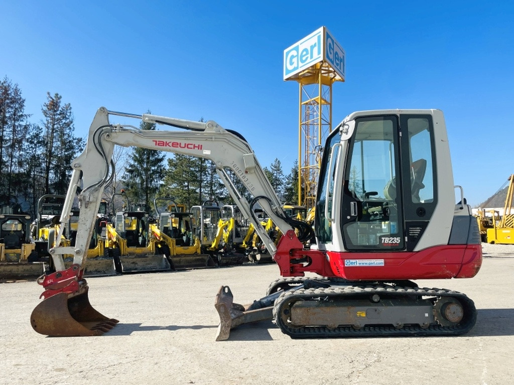 Takeuchi TB235 (3968) - Miniexcavadora: foto 1 Takeuchi TB235 (3968) - Miniexcavadora: foto 1