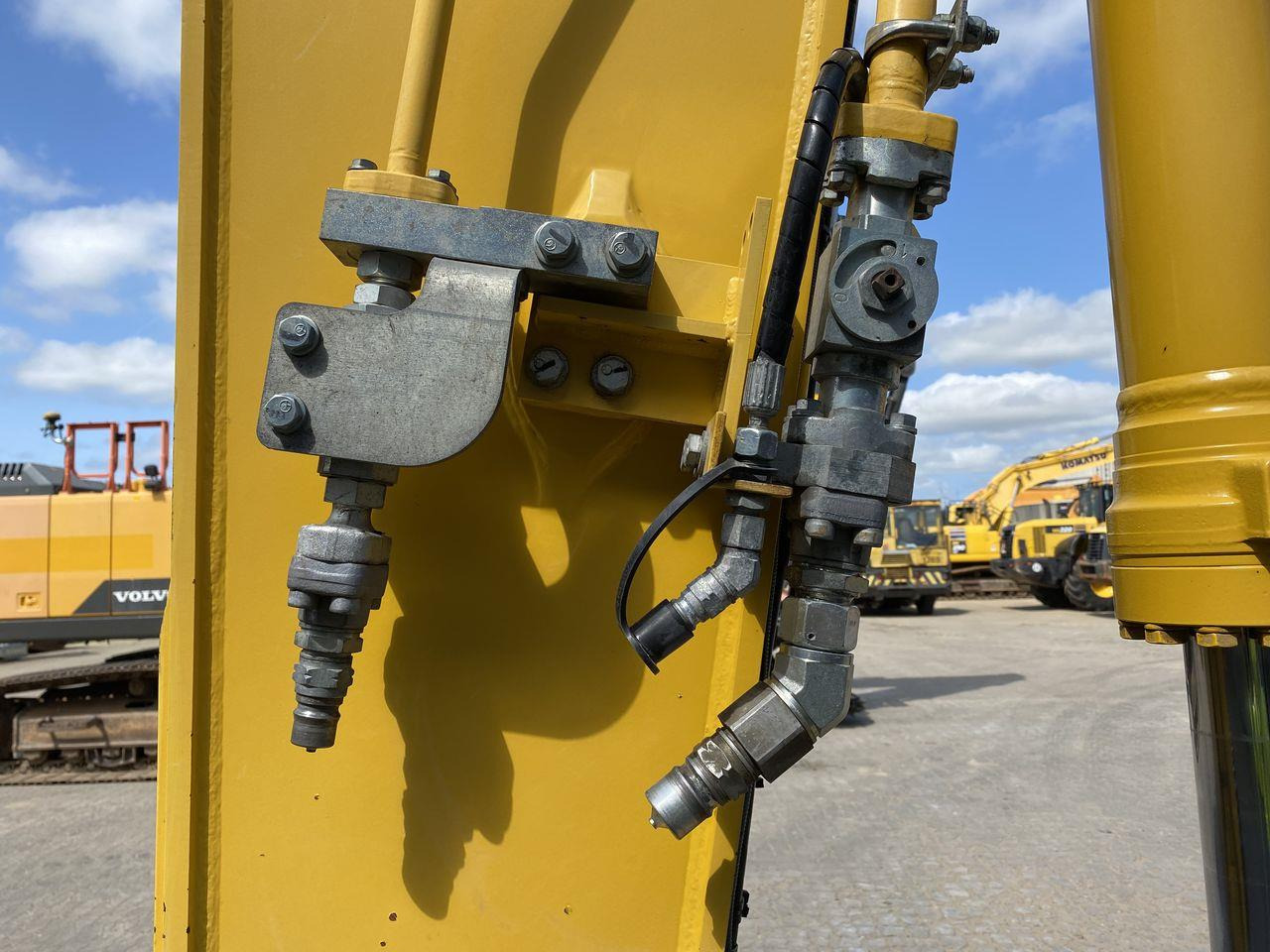 Excavadora de cadenas Komatsu PC210LC-11: foto 10