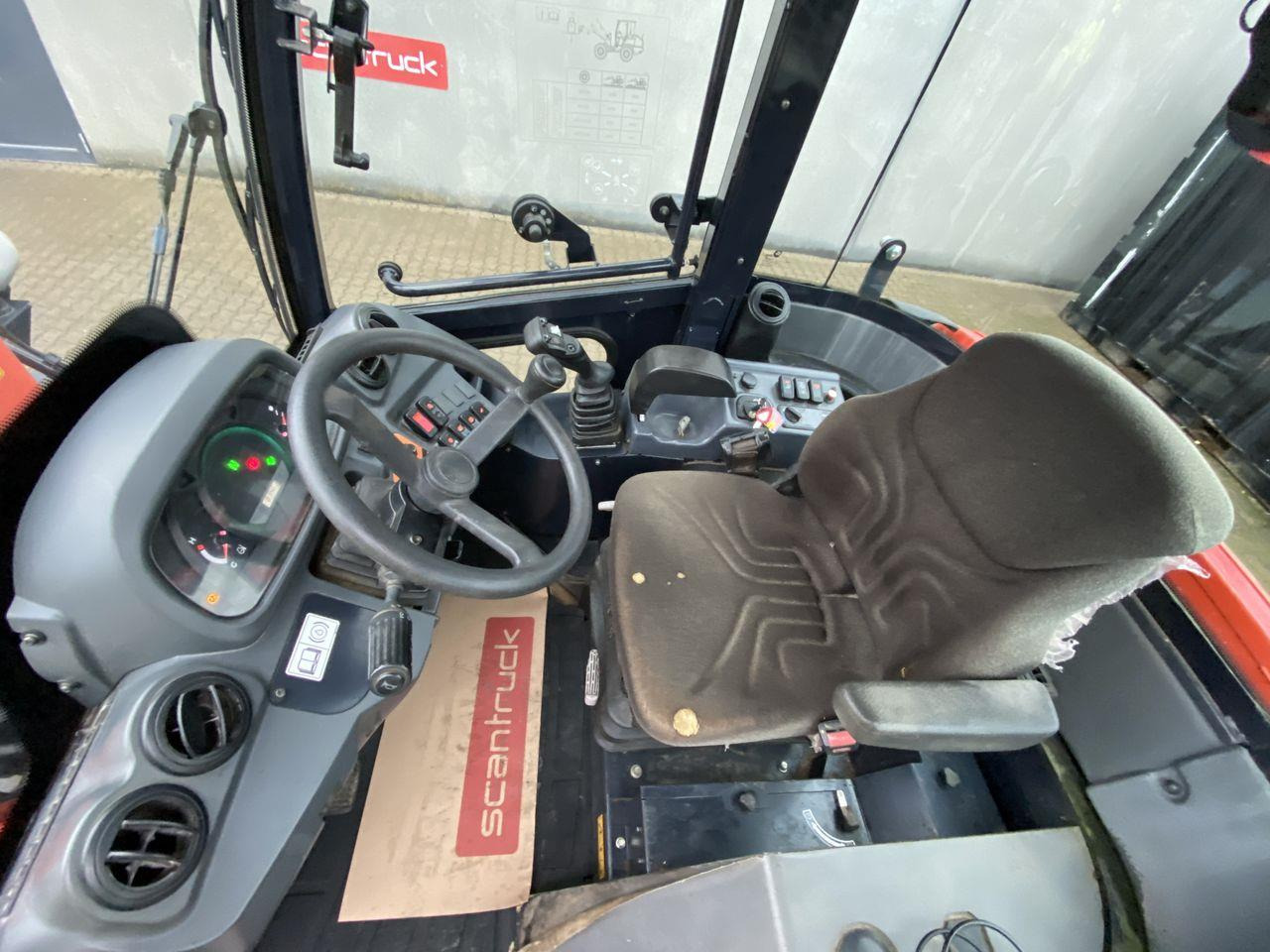 Kubota R082 - Cargadora articulada: foto 3 Kubota R082 - Cargadora articulada: foto 3