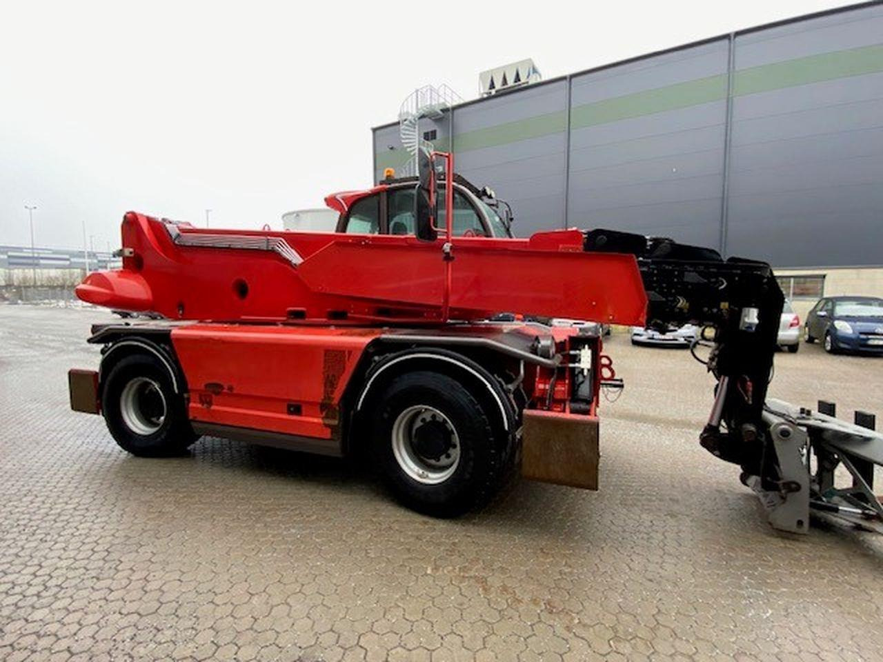 Manitou MRT2470P+ ST4 - Manipulador telescópico: foto 4 Manitou MRT2470P+ ST4 - Manipulador telescópico: foto 4