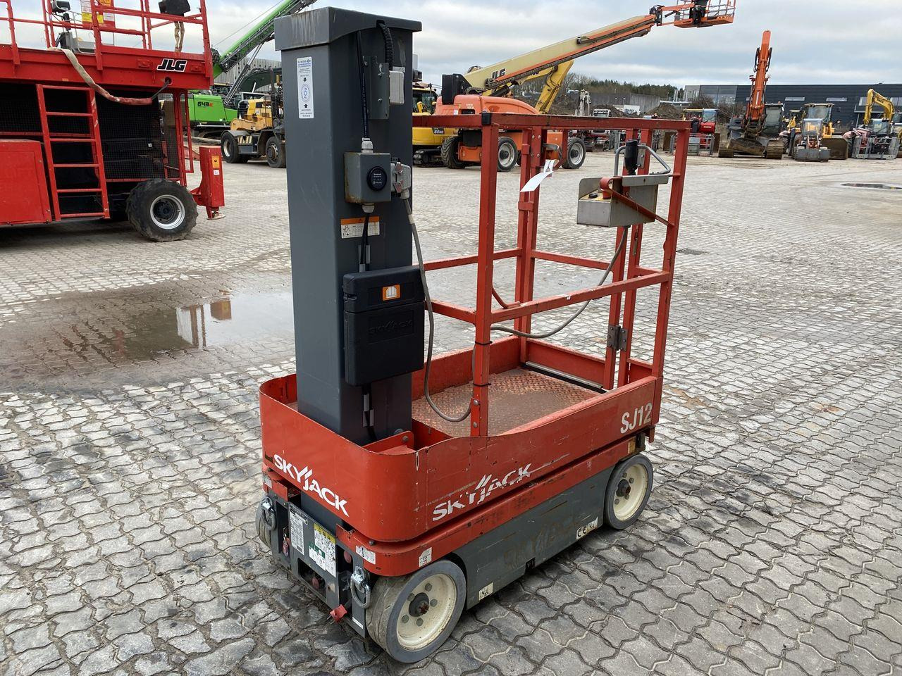 Skyjack SJ12 - Plataforma de mástil vertical: foto 4 Skyjack SJ12 - Plataforma de mástil vertical: foto 4