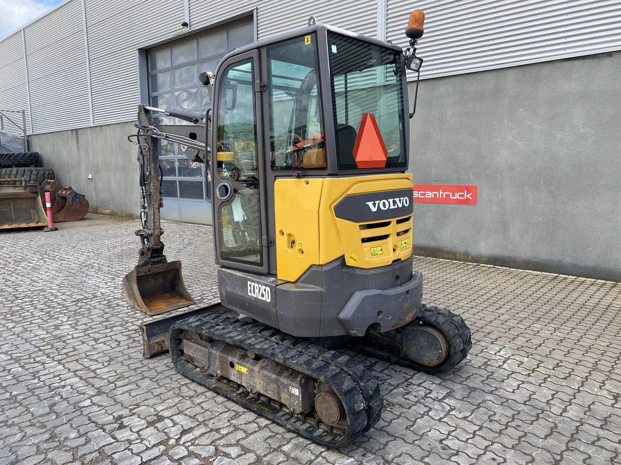 Volvo ECR25 - Miniexcavadora: foto 2 Volvo ECR25 - Miniexcavadora: foto 2