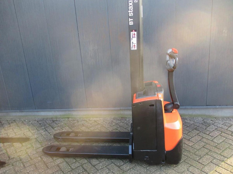 Toyota SWE 080L - Apilador: foto 3 Toyota SWE 080L - Apilador: foto 3