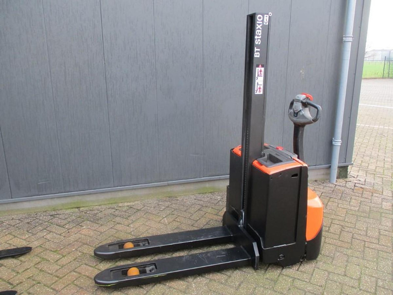 Toyota SWE 080L - Apilador: foto 1 Toyota SWE 080L - Apilador: foto 1