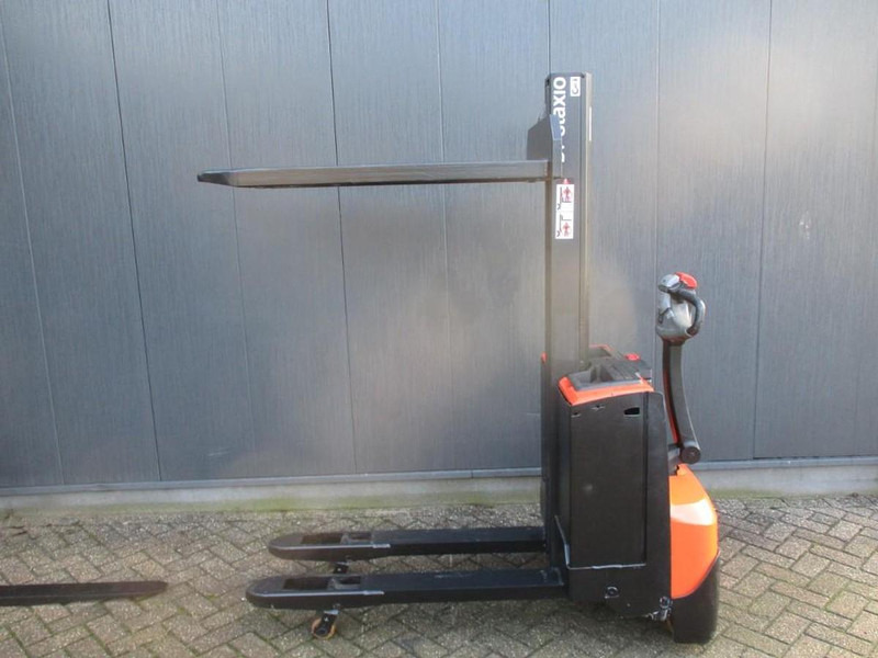 Toyota SWE 080L - Apilador: foto 1 Toyota SWE 080L - Apilador: foto 1