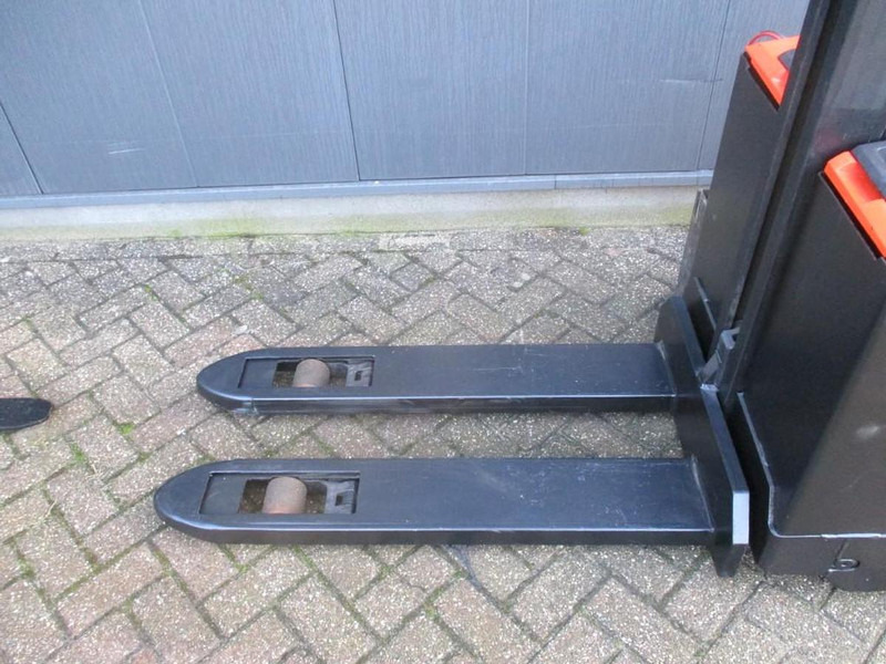 Toyota SWE 080L - Apilador: foto 4 Toyota SWE 080L - Apilador: foto 4