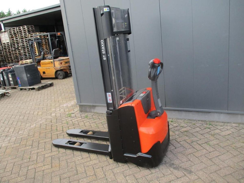 Toyota SWE 100 - Apilador: foto 3 Toyota SWE 100 - Apilador: foto 3