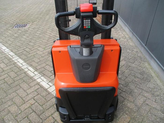 Toyota SWE 120 - Apilador: foto 3 Toyota SWE 120 - Apilador: foto 3