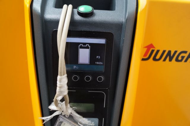 Jungheinrich EMD115i - Apilador: foto 4 Jungheinrich EMD115i - Apilador: foto 4