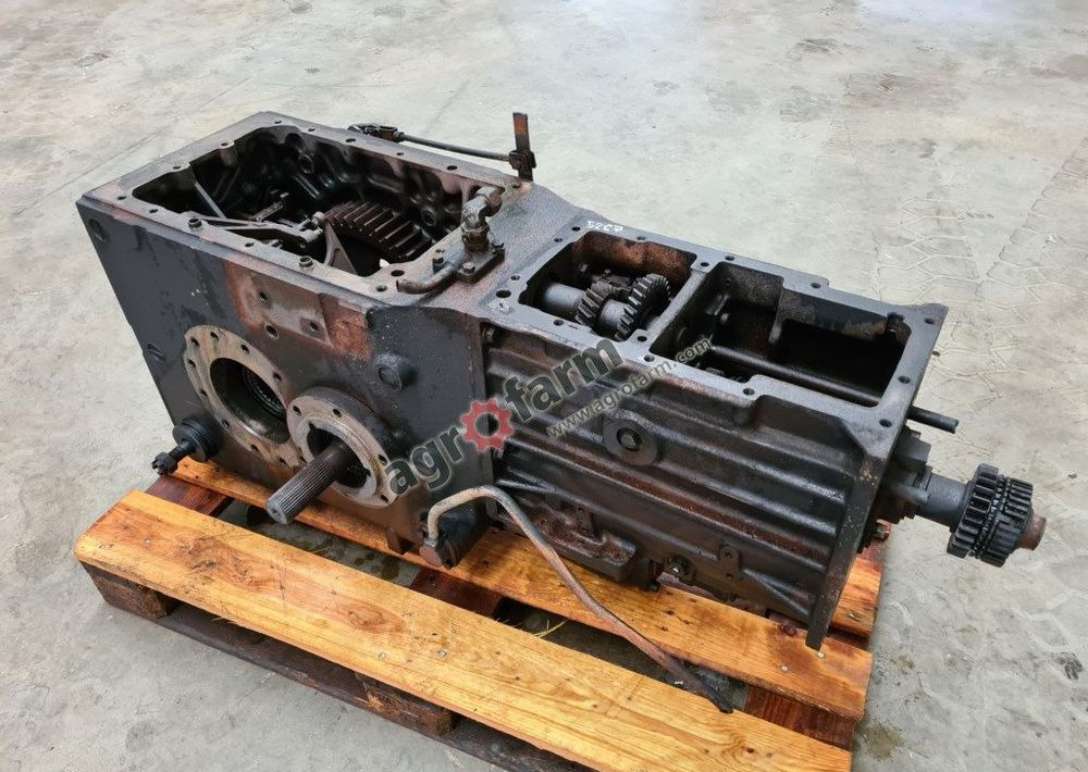 SKRZYNIA BIEGÓW Z MOSTEM TYLNYM RENAULT 75-34 - Caja de cambios: foto 1 SKRZYNIA BIEGÓW Z MOSTEM TYLNYM RENAULT 75-34 - Caja de cambios: foto 1