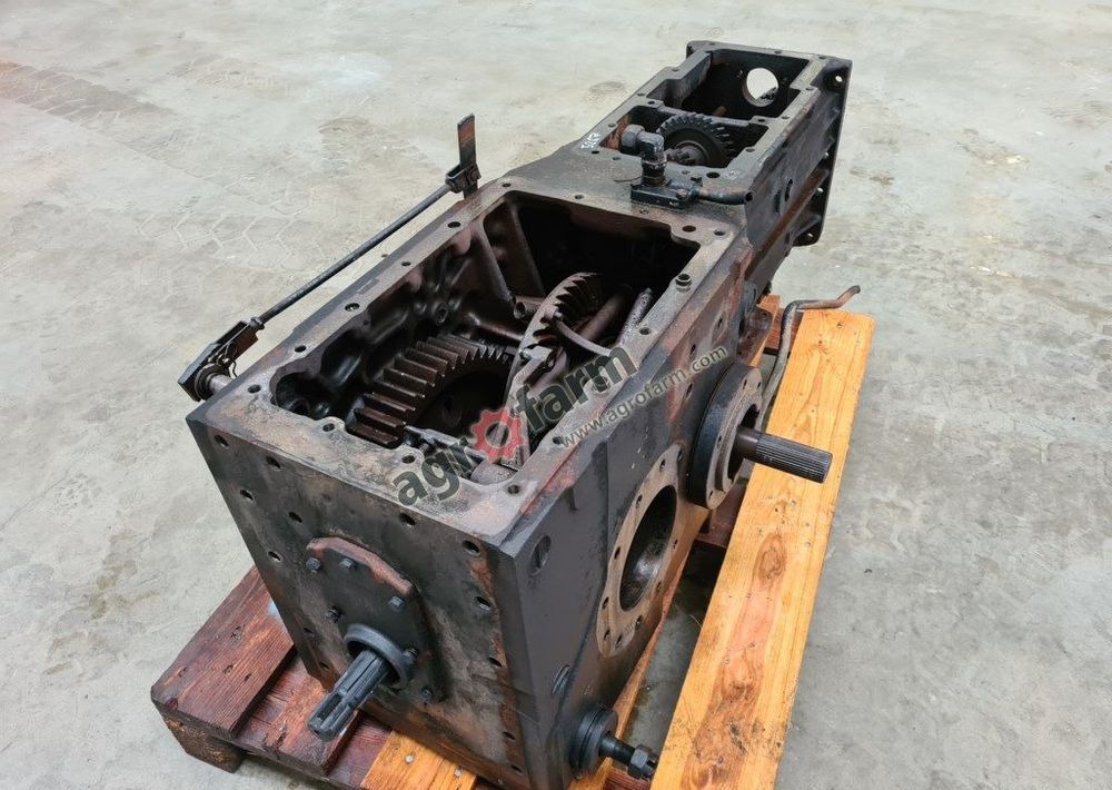SKRZYNIA BIEGÓW Z MOSTEM TYLNYM RENAULT 75-34 - Caja de cambios: foto 3 SKRZYNIA BIEGÓW Z MOSTEM TYLNYM RENAULT 75-34 - Caja de cambios: foto 3