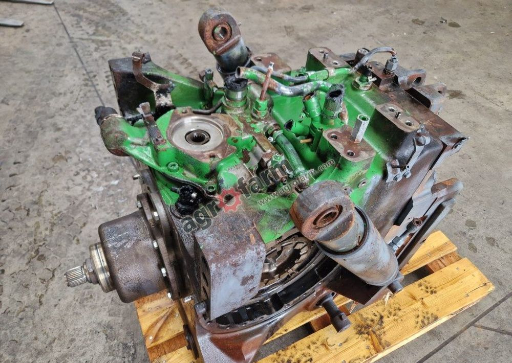 TYLNY MOST JOHN DEERE 6195R - Transmisión: foto 1 TYLNY MOST JOHN DEERE 6195R - Transmisión: foto 1