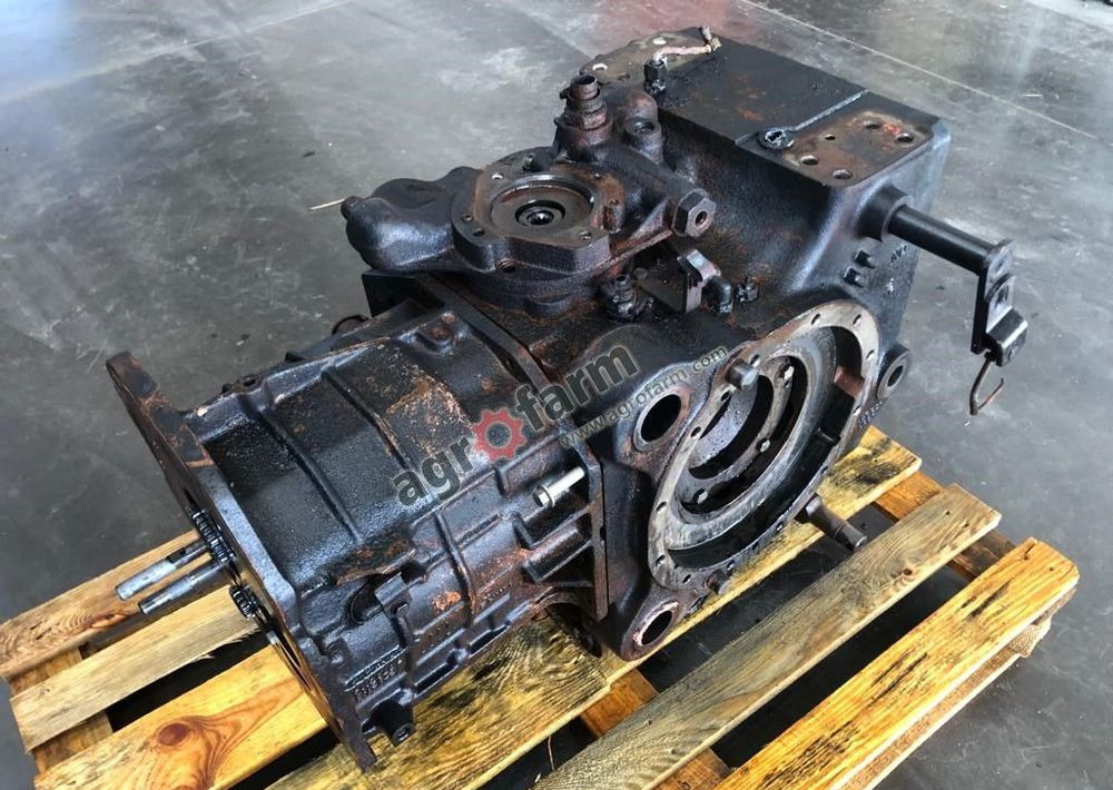 Tylny most John Deere 6400 L115878 - Caja de cambios: foto 1 Tylny most John Deere 6400 L115878 - Caja de cambios: foto 1