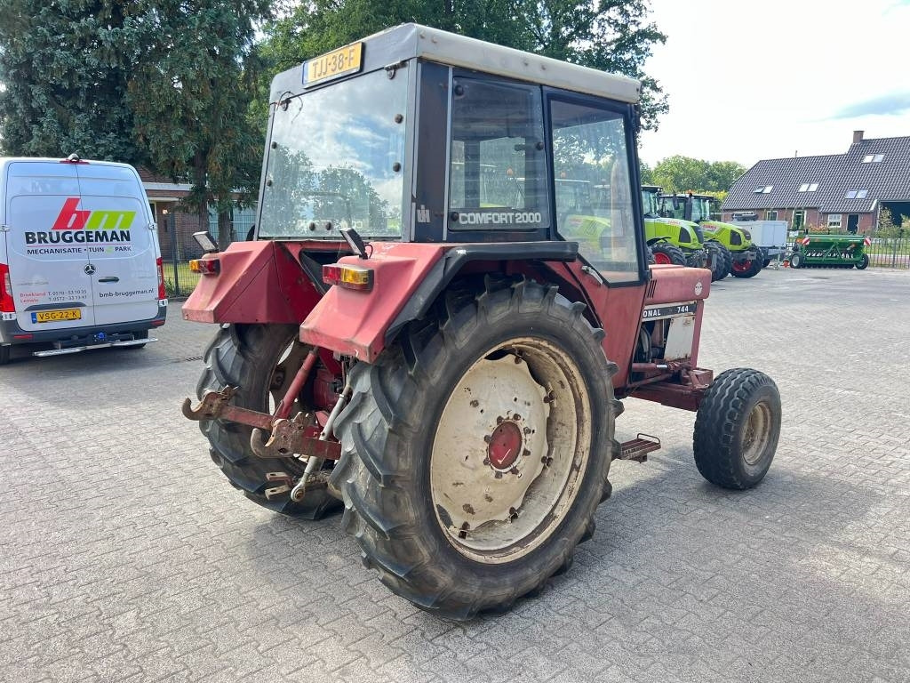 International 744 - Tractor: foto 5 International 744 - Tractor: foto 5