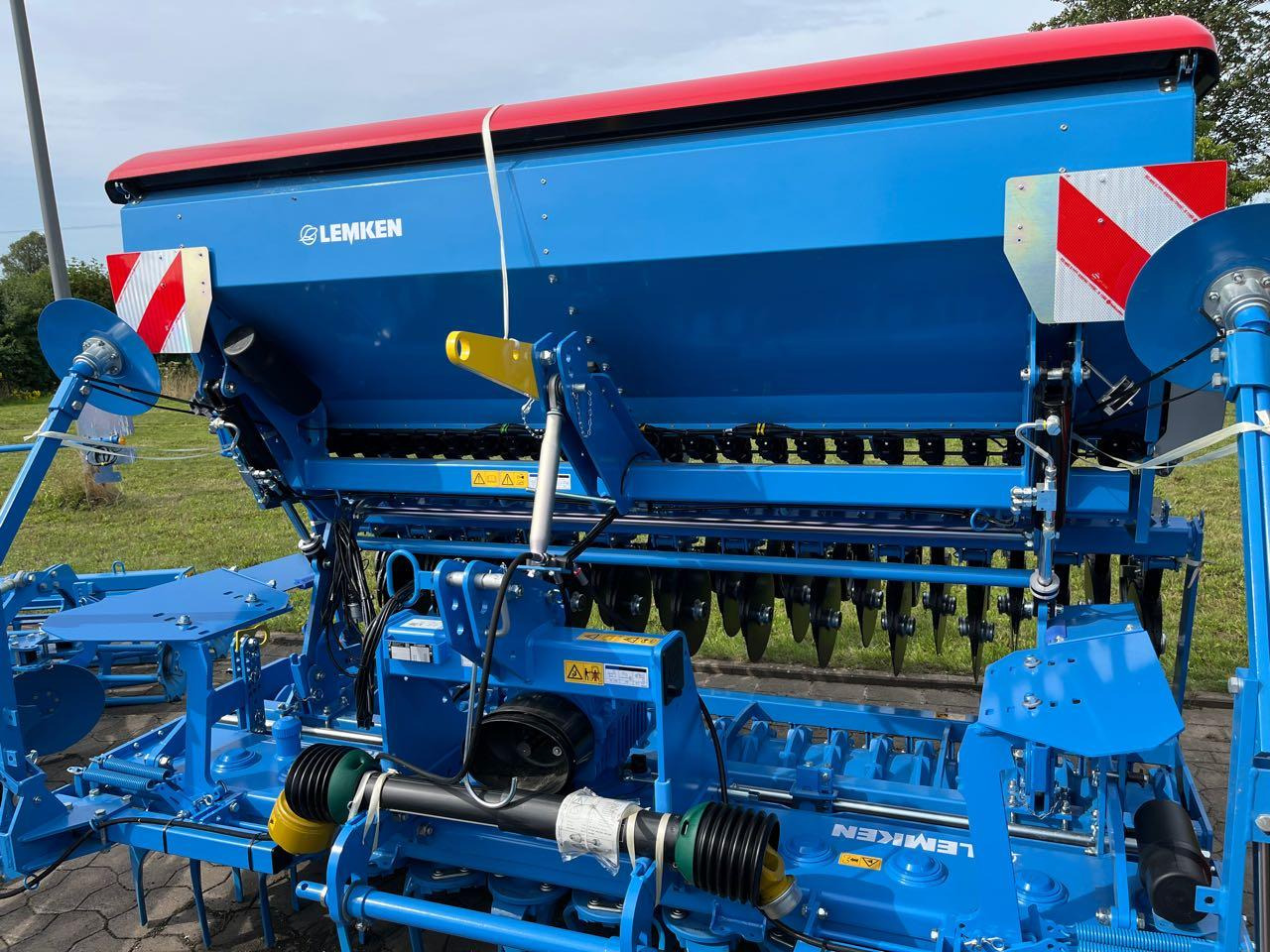 Lemken Zirkon 12/300 und Saphir 9/300 - Combinado de siembra: foto 1 Lemken Zirkon 12/300 und Saphir 9/300 - Combinado de siembra: foto 1