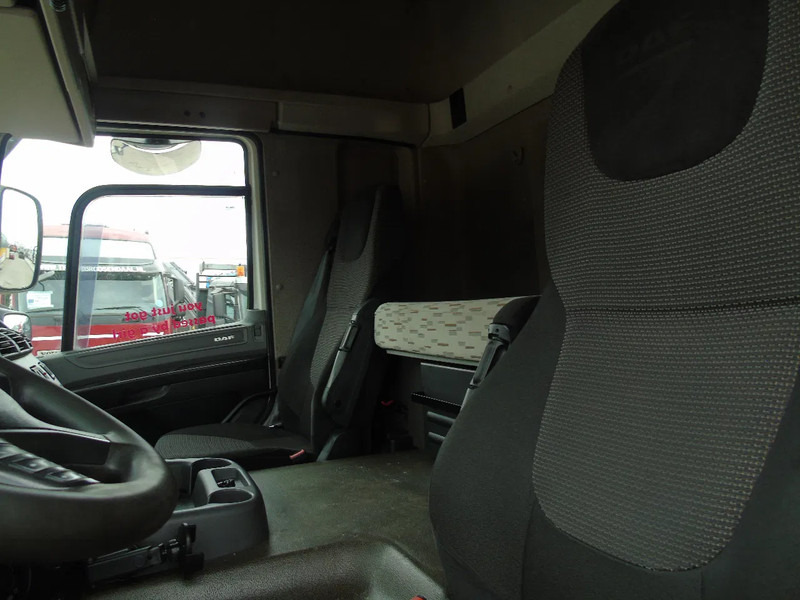 Cabeza tractora DAF CF 400: foto 15