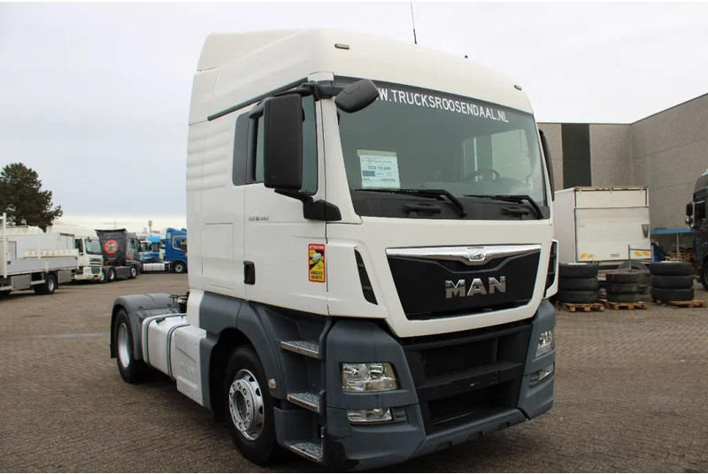 MAN TGX 18.440 + EURO 6 + manual + VERY NICE - Cabeza tractora: foto 3 MAN TGX 18.440 + EURO 6 + manual + VERY NICE - Cabeza tractora: foto 3
