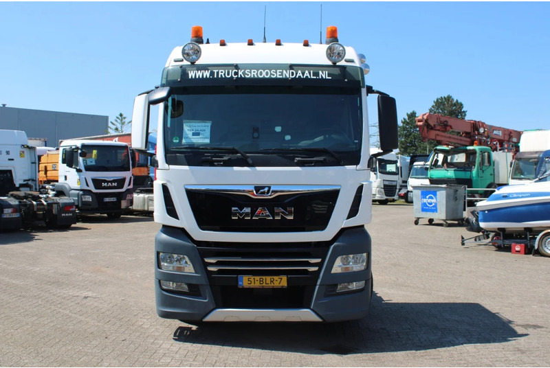 MAN TGX 24.420 + EURO 6 + 6x2 - Cabeza tractora: foto 2 MAN TGX 24.420 + EURO 6 + 6x2 - Cabeza tractora: foto 2