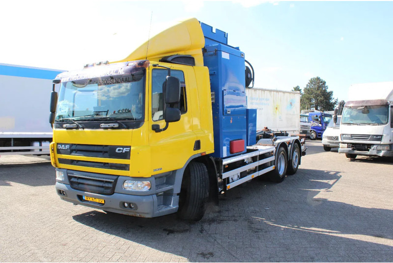 DAF CF 75 .310 + 6X2 STEERING - Camión de basura: foto 4 DAF CF 75 .310 + 6X2 STEERING - Camión de basura: foto 4