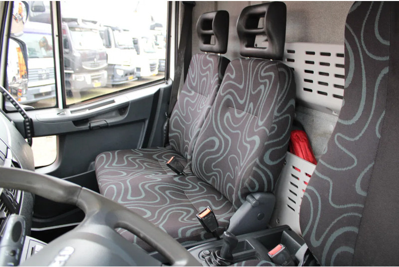 Camión caja cerrada Iveco Eurocargo 160e25 + lift + euro 6: foto 8 Camión caja cerrada Iveco Eurocargo 160e25 + lift + euro 6: foto 8