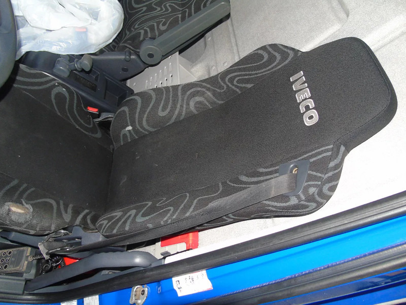 Camión caja cerrada Iveco Eurocargo 80E180 + manual: foto 12 Camión caja cerrada Iveco Eurocargo 80E180 + manual: foto 12