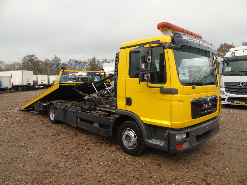 MAN TGL 8.180 + winch + MANUAL + EURO 5 + system working + platform 6 meter - Camión portavehículos: foto 2 MAN TGL 8.180 + winch + MANUAL + EURO 5 + system working + platform 6 meter - Camión portavehículos: foto 2