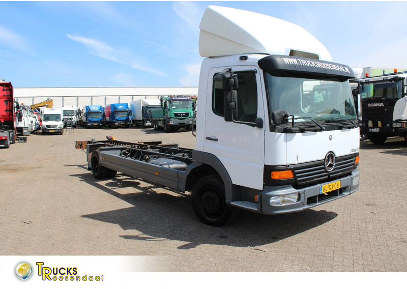Mercedes-Benz Atego 918 + MANUAL + EURO 2 - Camión chasis: foto 1 Mercedes-Benz Atego 918 + MANUAL + EURO 2 - Camión chasis: foto 1