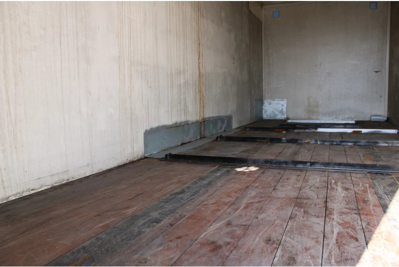 Pacton 2X AXLE + NICE TRAILER - Remolque caja cerrada: foto 4 Pacton 2X AXLE + NICE TRAILER - Remolque caja cerrada: foto 4