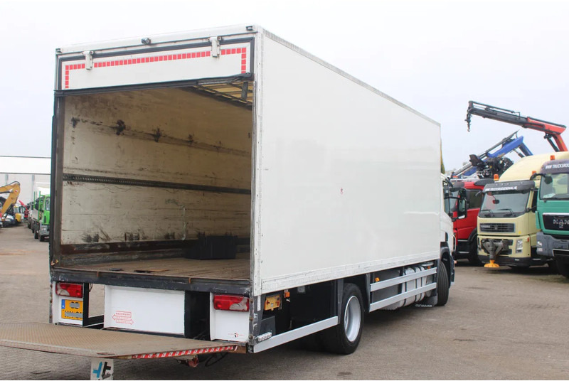 Scania P230 + LIFT + EURO 5 - Camión caja cerrada: foto 4 Scania P230 + LIFT + EURO 5 - Camión caja cerrada: foto 4