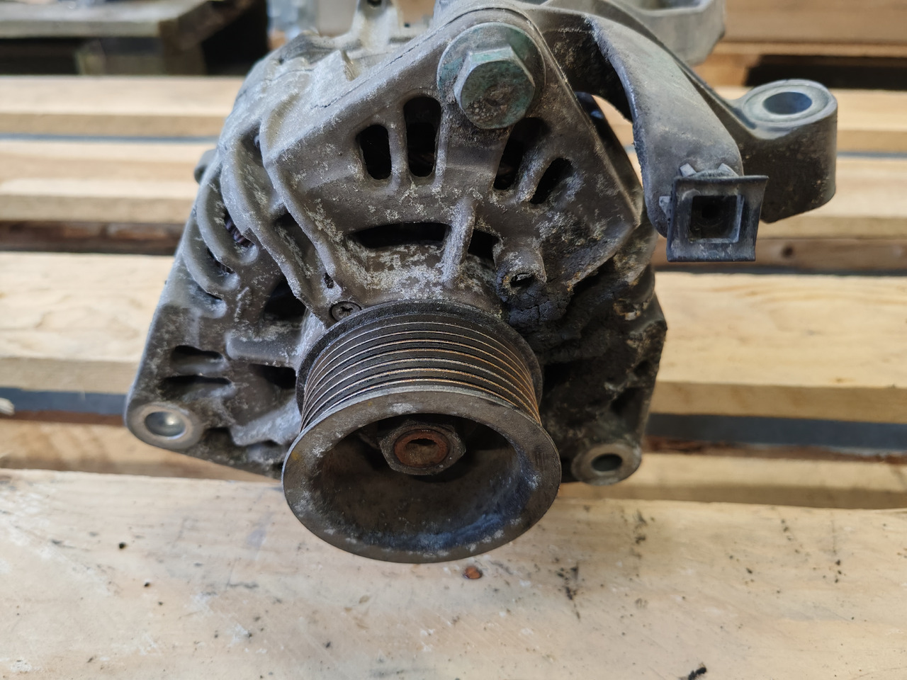 MAN TGS TGX EURO 6 / D2676 LF51 / ALTERNATOR / 51261017283 - Alternador: foto 3 MAN TGS TGX EURO 6 / D2676 LF51 / ALTERNATOR / 51261017283 - Alternador: foto 3